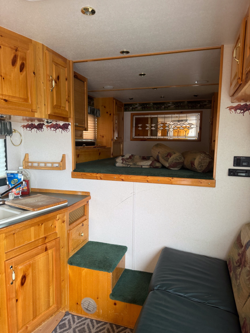 Used 2001 Sooner 2H LQ Horse Trailer