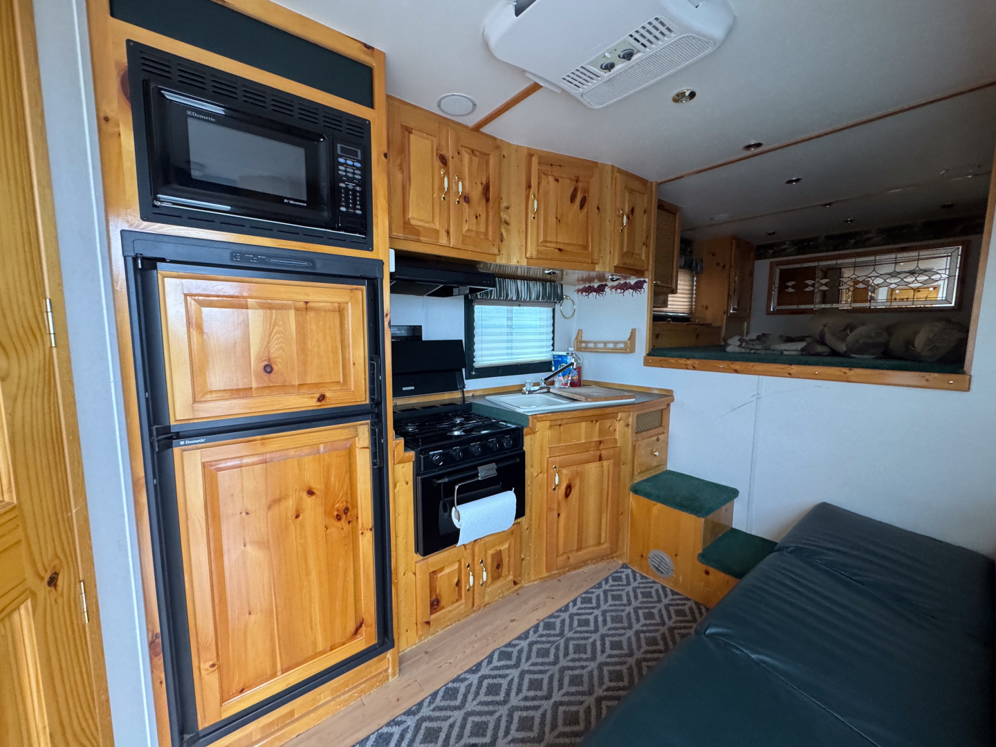 Used 2001 Sooner 2H LQ Horse Trailer