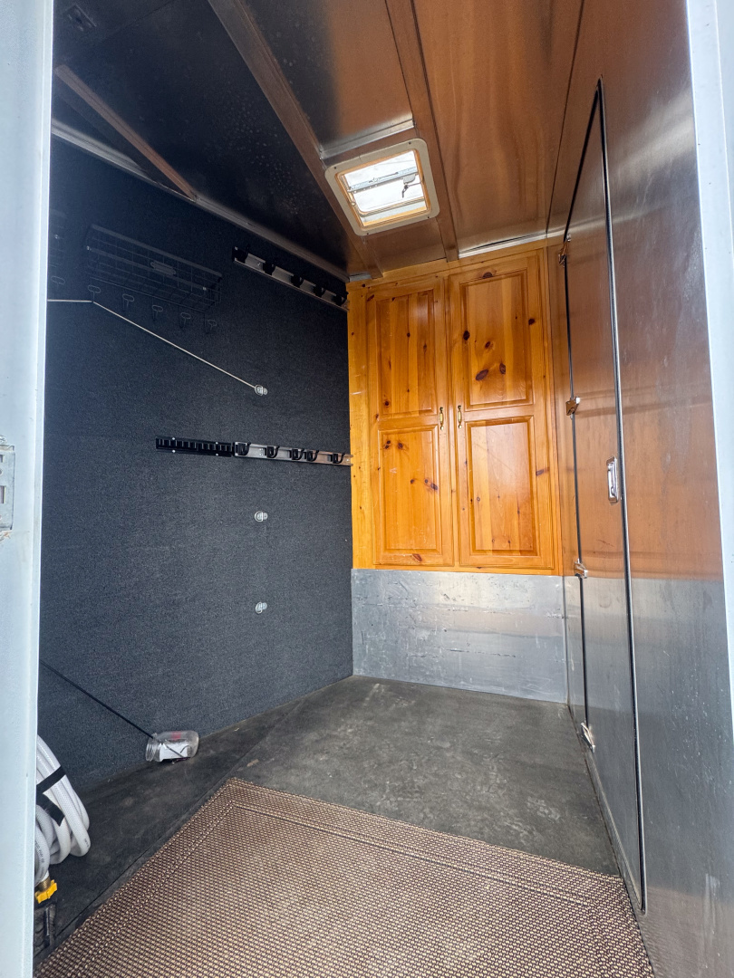 Used 2001 Sooner 2H LQ Horse Trailer