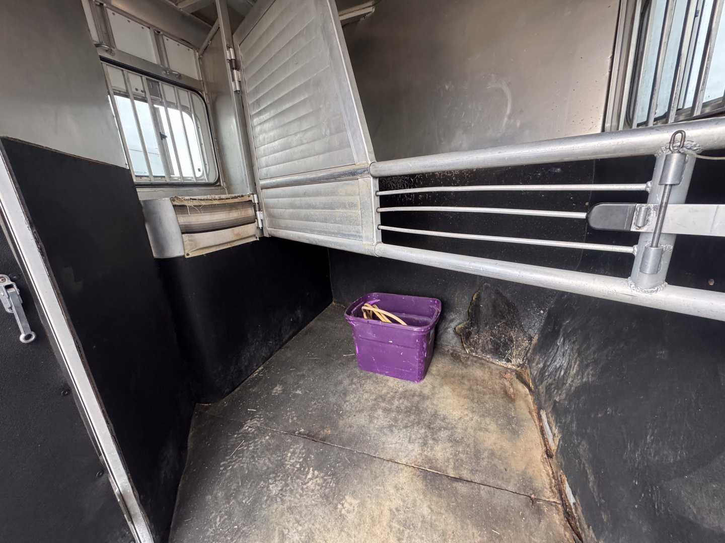 Used 2001 Sooner 2H LQ Horse Trailer