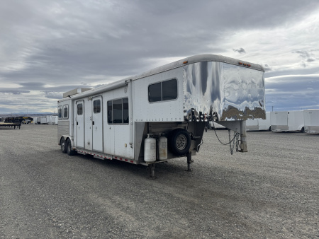 Used 2001 Sooner 2H Living Quarter Horse Trailer