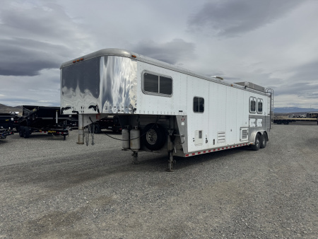 Used 2001 Sooner 2H Living Quarter Horse Trailer