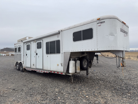 Used 2001 Sooner 2H LQ Horse Trailer