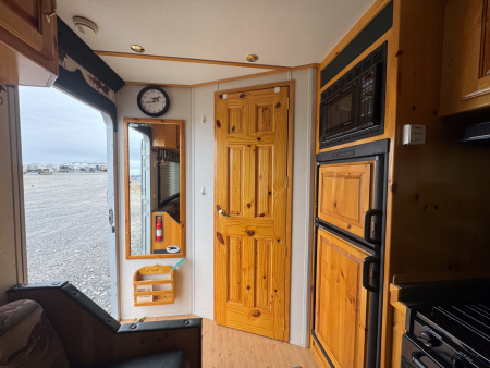 Used 2001 Sooner 2H LQ Horse Trailer