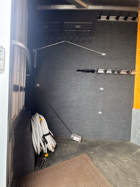 Used 2001 Sooner 2H LQ Horse Trailer