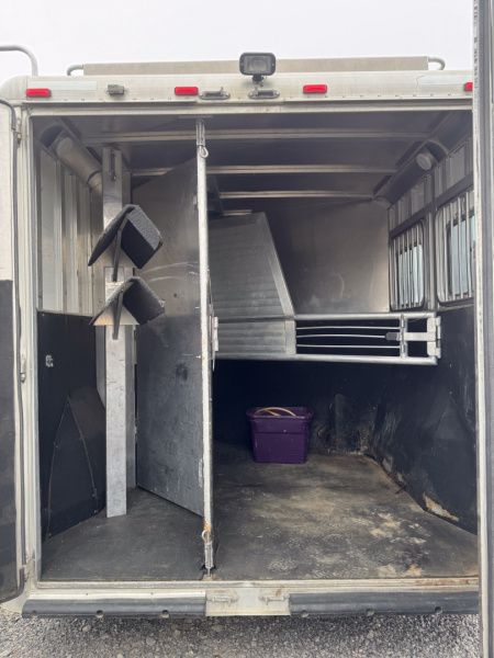 Used 2001 Sooner 2H LQ Horse Trailer