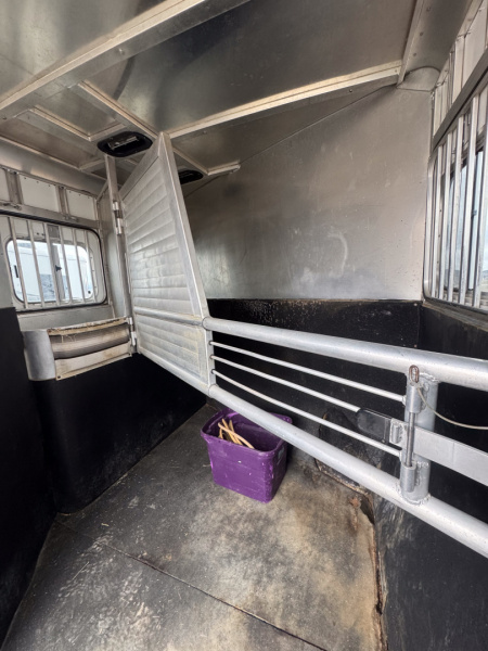Used 2001 Sooner 2H LQ Horse Trailer