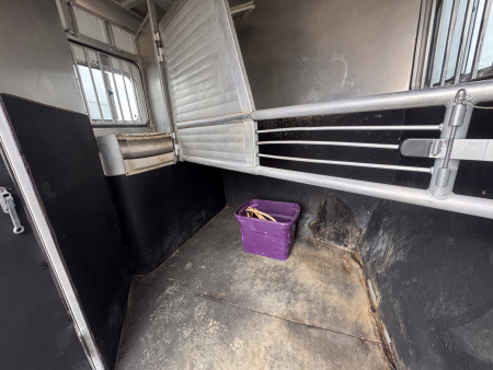 Used 2001 Sooner 2H LQ Horse Trailer