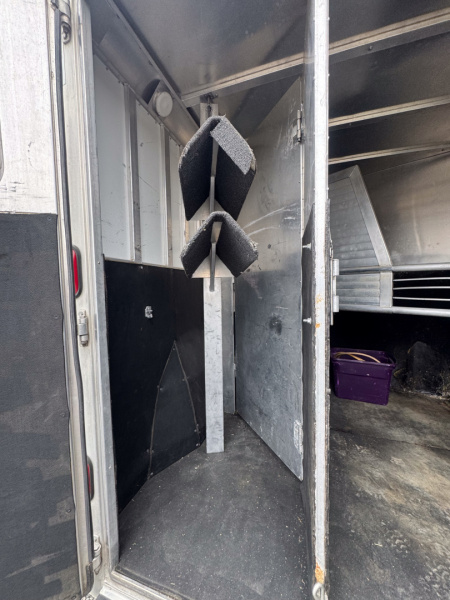 Used 2001 Sooner 2H LQ Horse Trailer