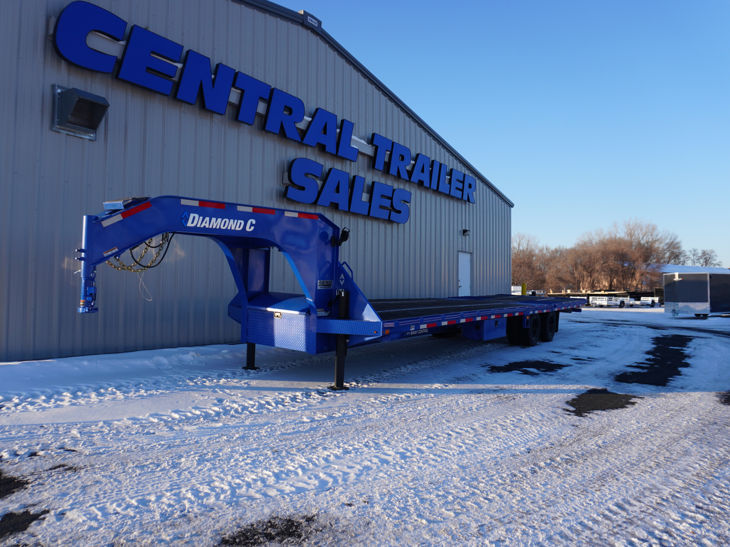 Used 2024 Diamond C Trailers 35' Gooseneck Deckover Flatbed Trailer