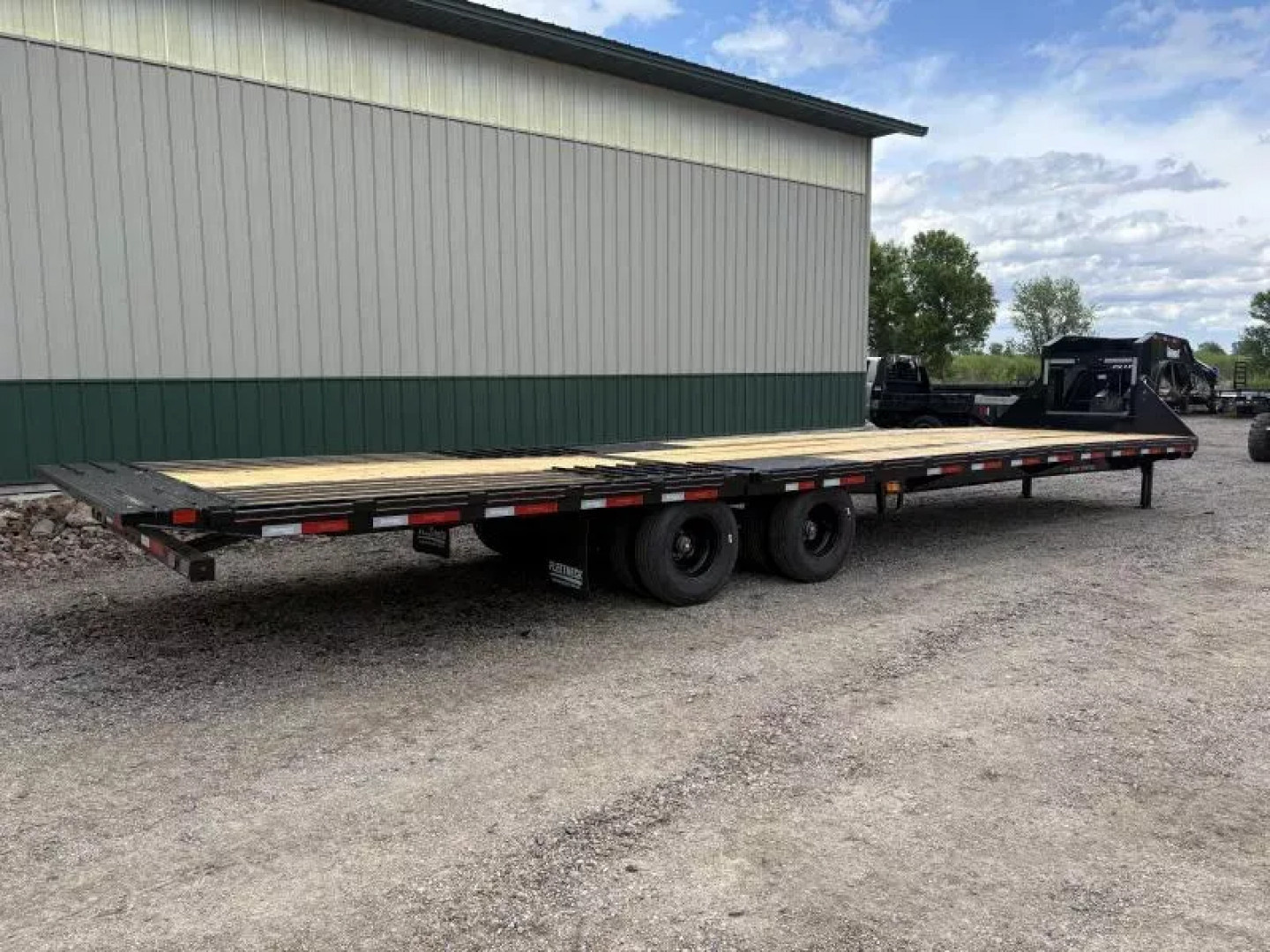 New 2026 35' Diamond C FMAX212 Gooseneck Trailer - Hyd Dove