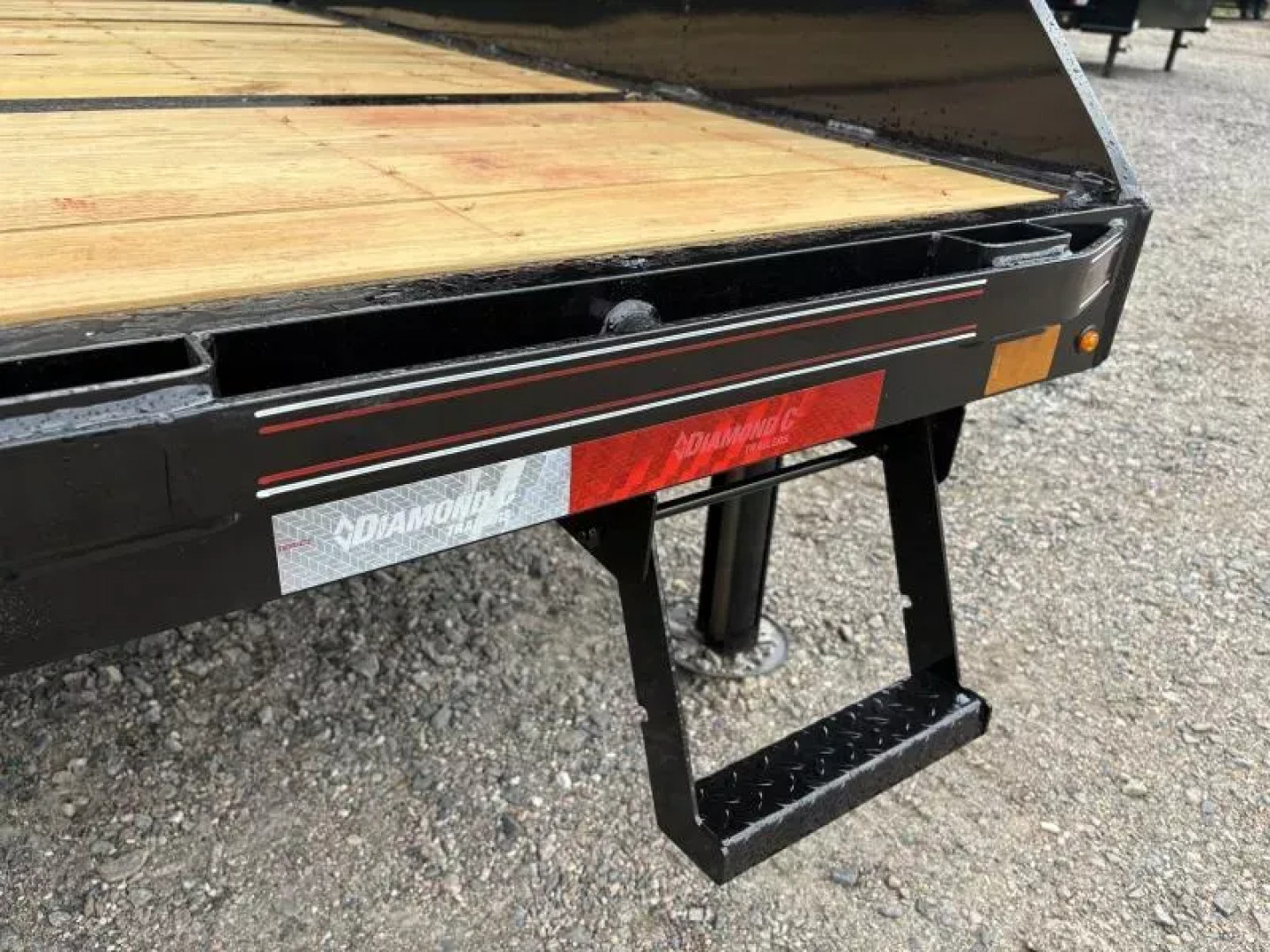 New 2026 35' Diamond C FMAX212 Gooseneck Trailer - Hyd Dove