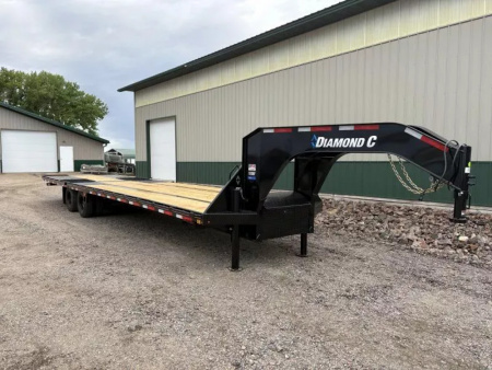 New 2026 35' Diamond C FMAX212 Gooseneck Trailer - Hyd Dove
