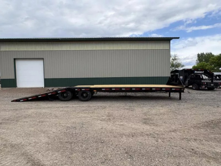 New 2026 35' Diamond C FMAX212 Gooseneck Trailer - Hyd Dove