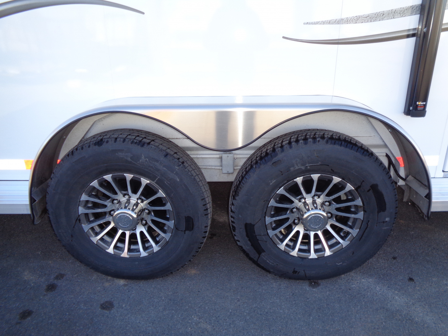 New 2026 Trails West * CLASSIC GN LQ 3-H 1212 * Classic LQ 3-Horse 1212 Side Tack GN Horse Trailer W/ Slide Out