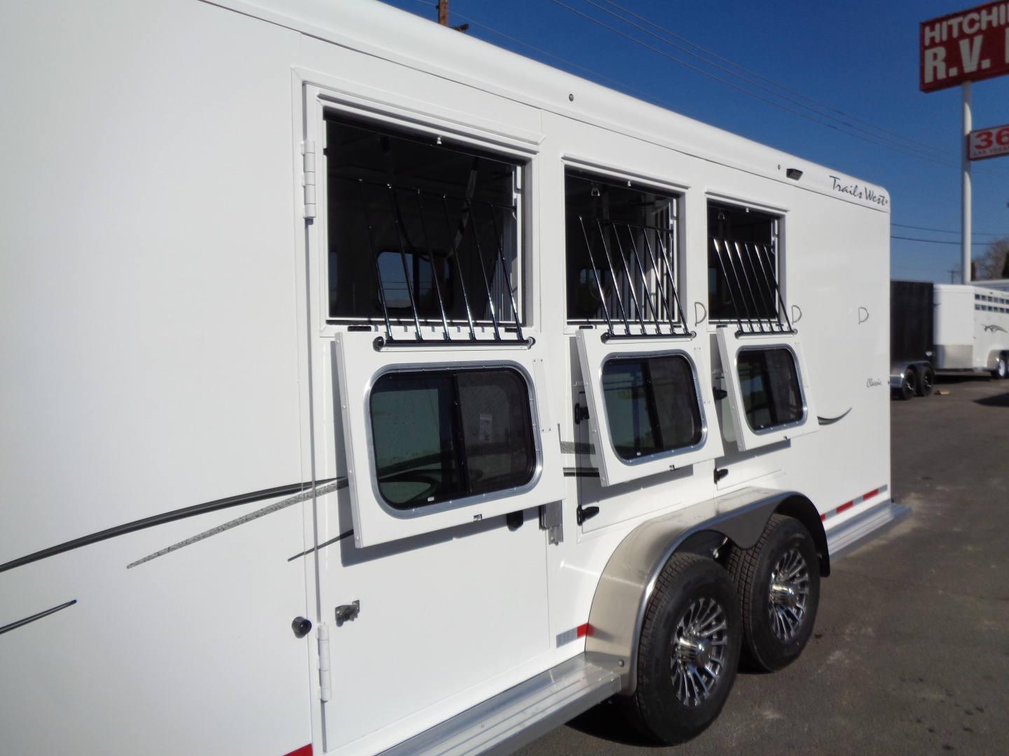 New 2026 Trails West * CLASSIC GN LQ 3-H 1212 * Classic LQ 3-Horse 1212 Side Tack GN Horse Trailer W/ Slide Out