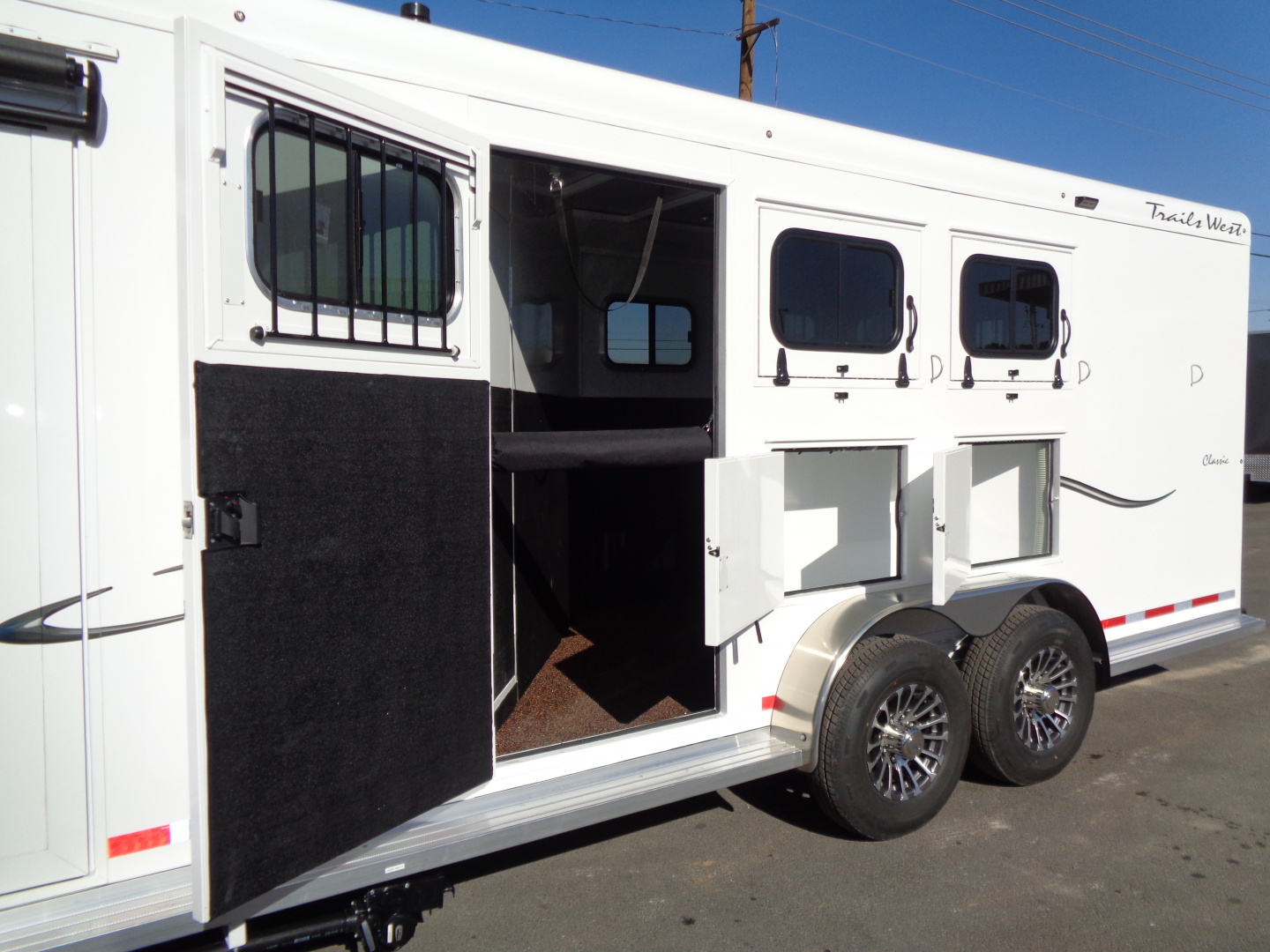 New 2026 Trails West * CLASSIC GN LQ 3-H 1212 * Classic LQ 3-Horse 1212 Side Tack GN Horse Trailer W/ Slide Out