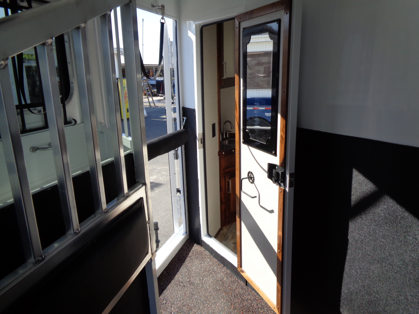 New 2026 Trails West * CLASSIC GN LQ 3-H 1212 * Classic LQ 3-Horse 1212 Side Tack GN Horse Trailer W/ Slide Out