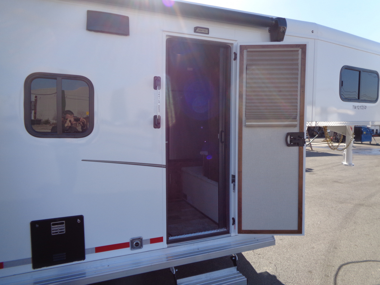 New 2026 Trails West * CLASSIC GN LQ 3-H 1212 * Classic LQ 3-Horse 1212 Side Tack GN Horse Trailer W/ Slide Out