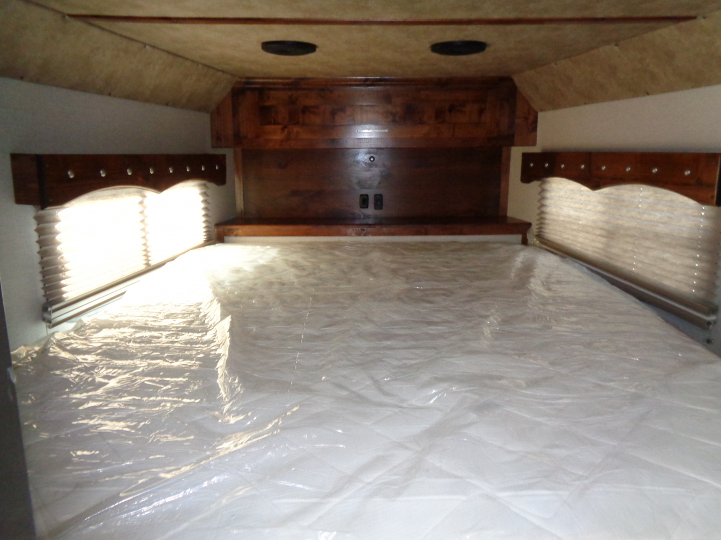 New 2026 Trails West * CLASSIC GN LQ 3-H 1212 * Classic LQ 3-Horse 1212 Side Tack GN Horse Trailer W/ Slide Out