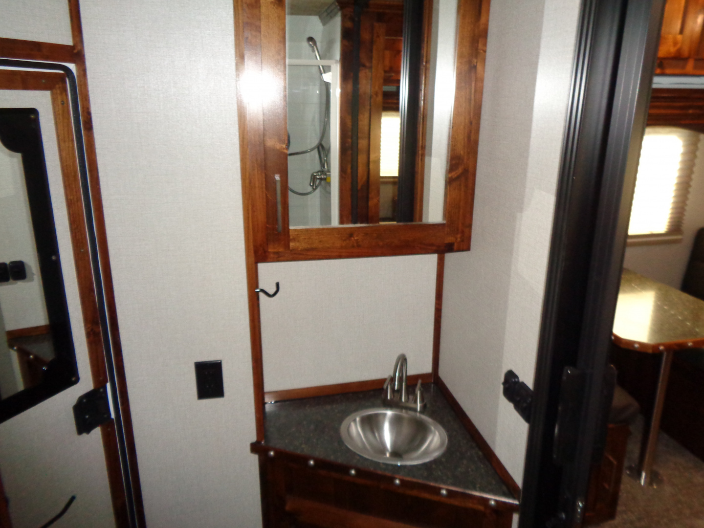 New 2026 Trails West * CLASSIC GN LQ 3-H 1212 * Classic LQ 3-Horse 1212 Side Tack GN Horse Trailer W/ Slide Out