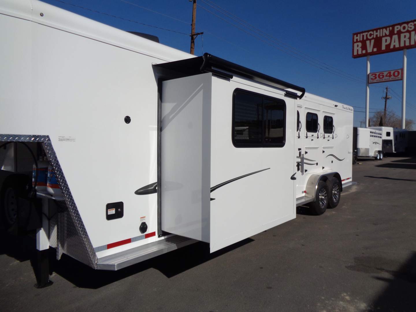 New 2026 Trails West * CLASSIC GN LQ 3-H 1212 * Classic LQ 3-Horse 1212 Side Tack GN Horse Trailer W/ Slide Out