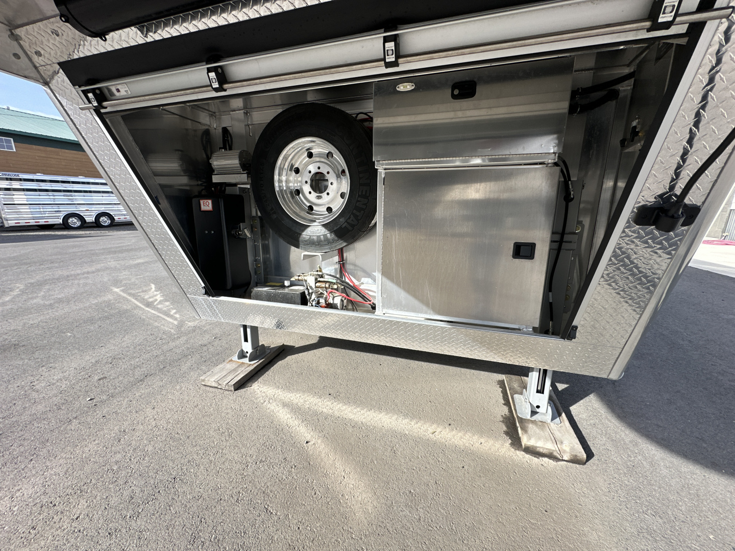 New 2026 Cimarron 4 Horse Side Load with 17'9" Living Quarter by Outlaw Conversions