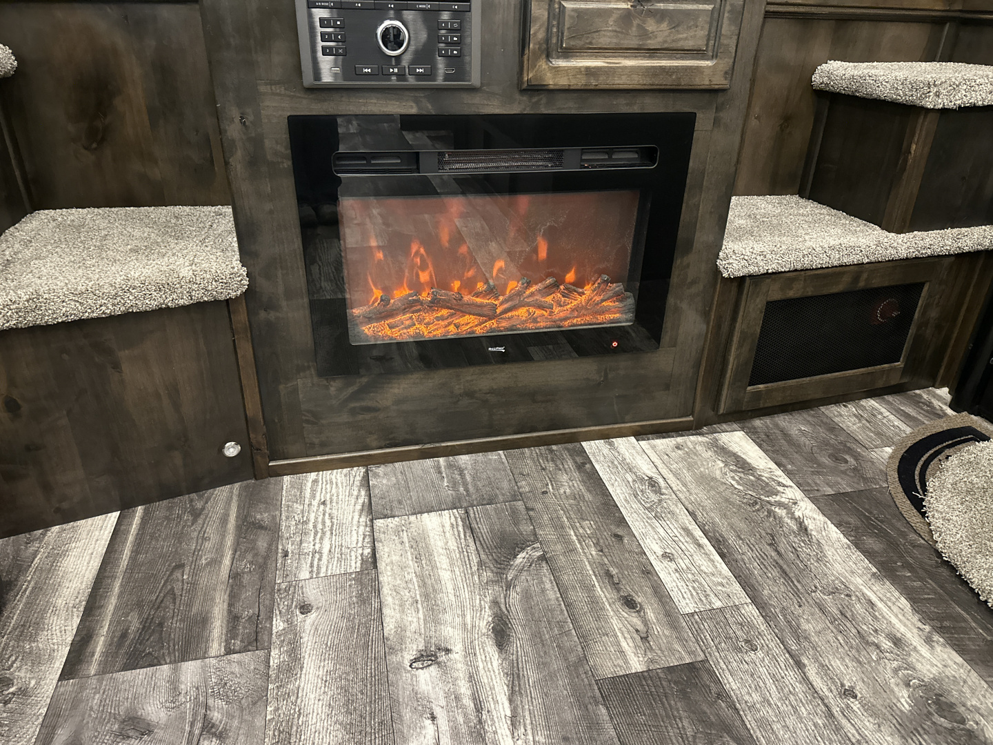 New 2026 Cimarron 4 Horse Side Load with 17'9" Living Quarter by Outlaw Conversions