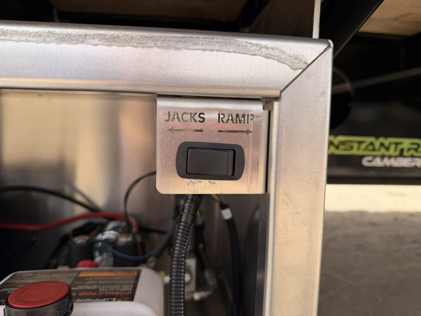 New 2026 Southland Trailers 8.5-32 Engineered Beam Gooseneck W/ Hydraulic Dovetail 29K GVWR (CHECK WEIGHT SPECS UI)