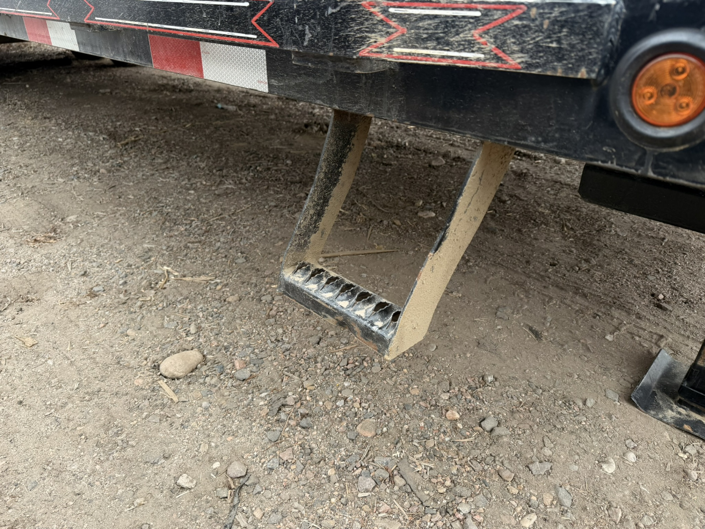 Used 2025 Diamond T 8.5-32TandemDual10KsGooseneckMAXX