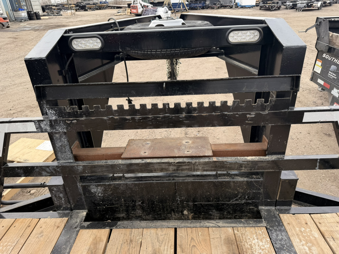 Used 2025 Diamond T 8.5-32TandemDual10KsGooseneckMAXX