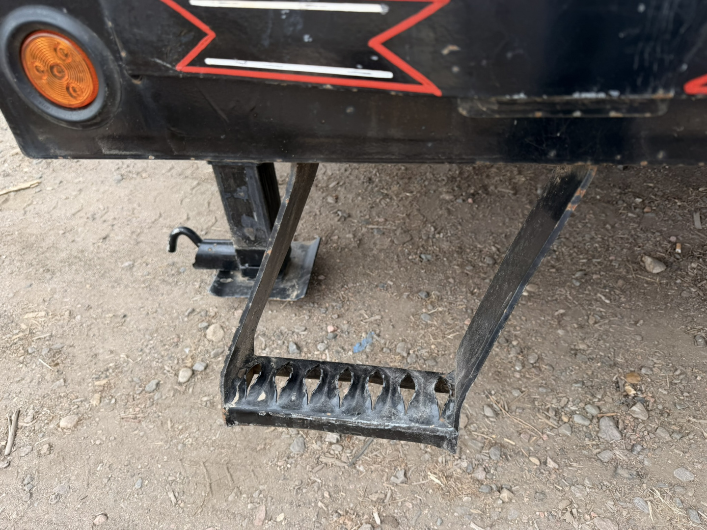 Used 2025 Diamond T 8.5-32TandemDual10KsGooseneckMAXX