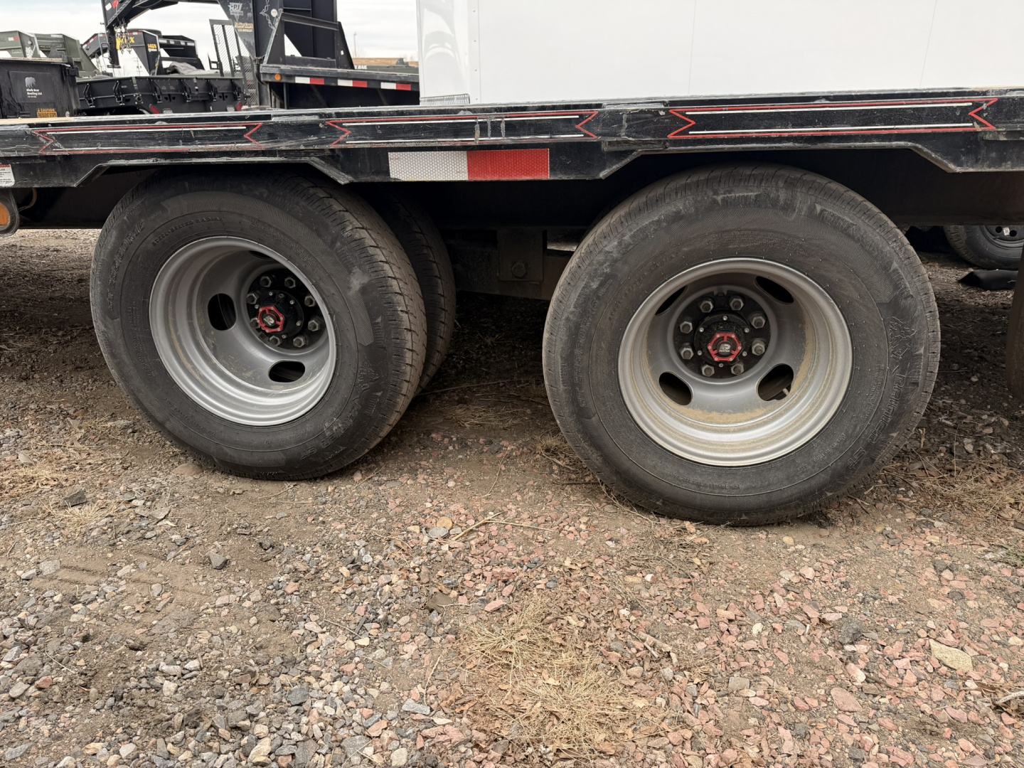 Used 2025 Diamond T 8.5-32TandemDual10KsGooseneckMAXX