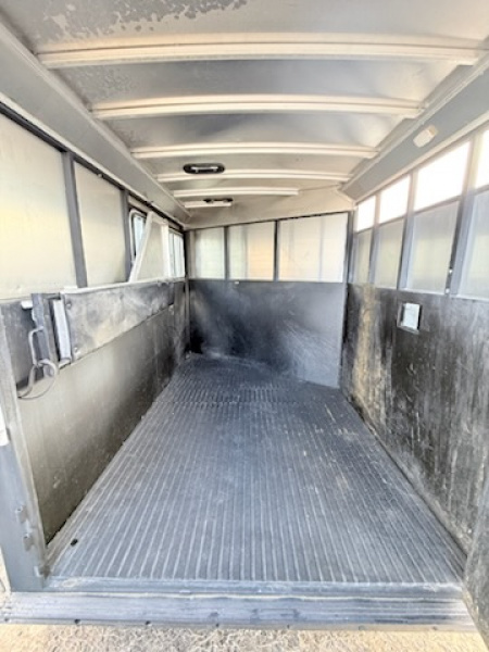 Used 2016 Logan Coach 2H CROSSFIRE BH Horse Trailer