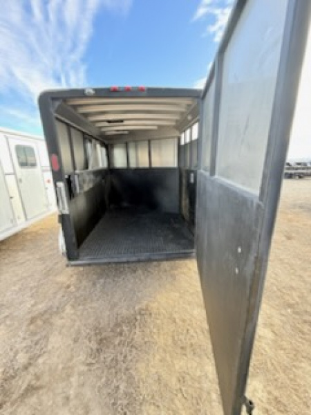 Used 2016 Logan Coach 2H CROSSFIRE BH Horse Trailer