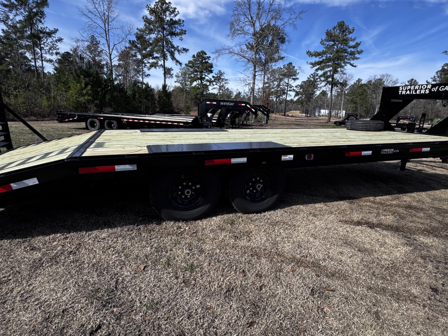 New 2026 Superior Manufacturing 8.5X24 DECKOVER GN Equipment Trailer