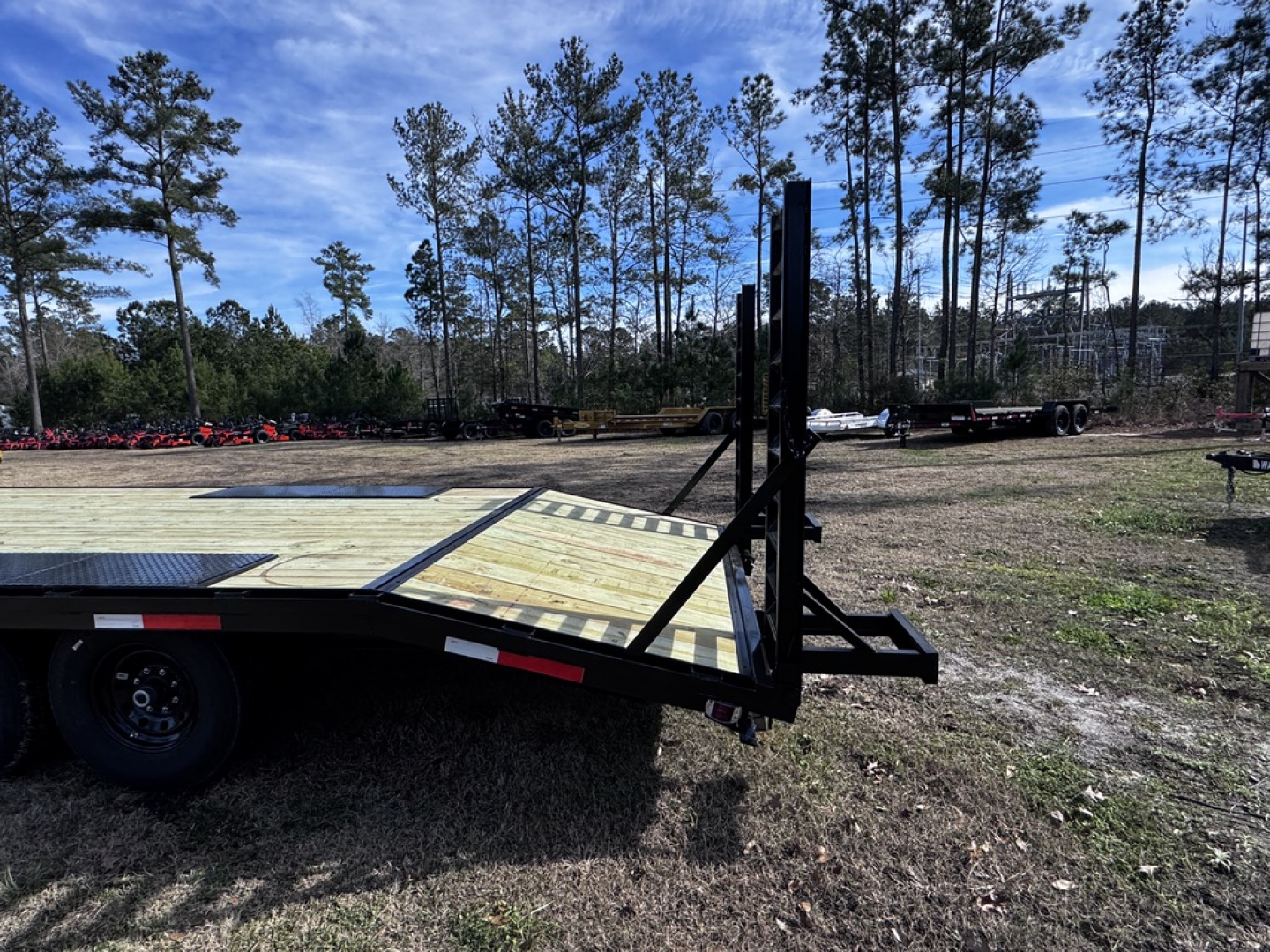 New 2026 Superior Manufacturing 8.5X24 DECKOVER GN Equipment Trailer