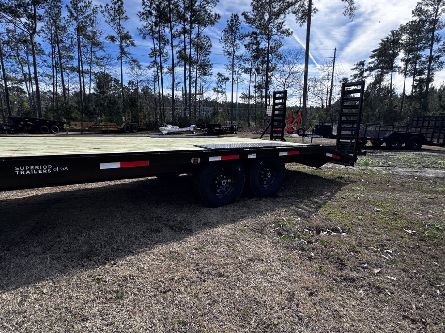 New 2026 Superior Manufacturing 8.5X24 DECKOVER GN Equipment Trailer