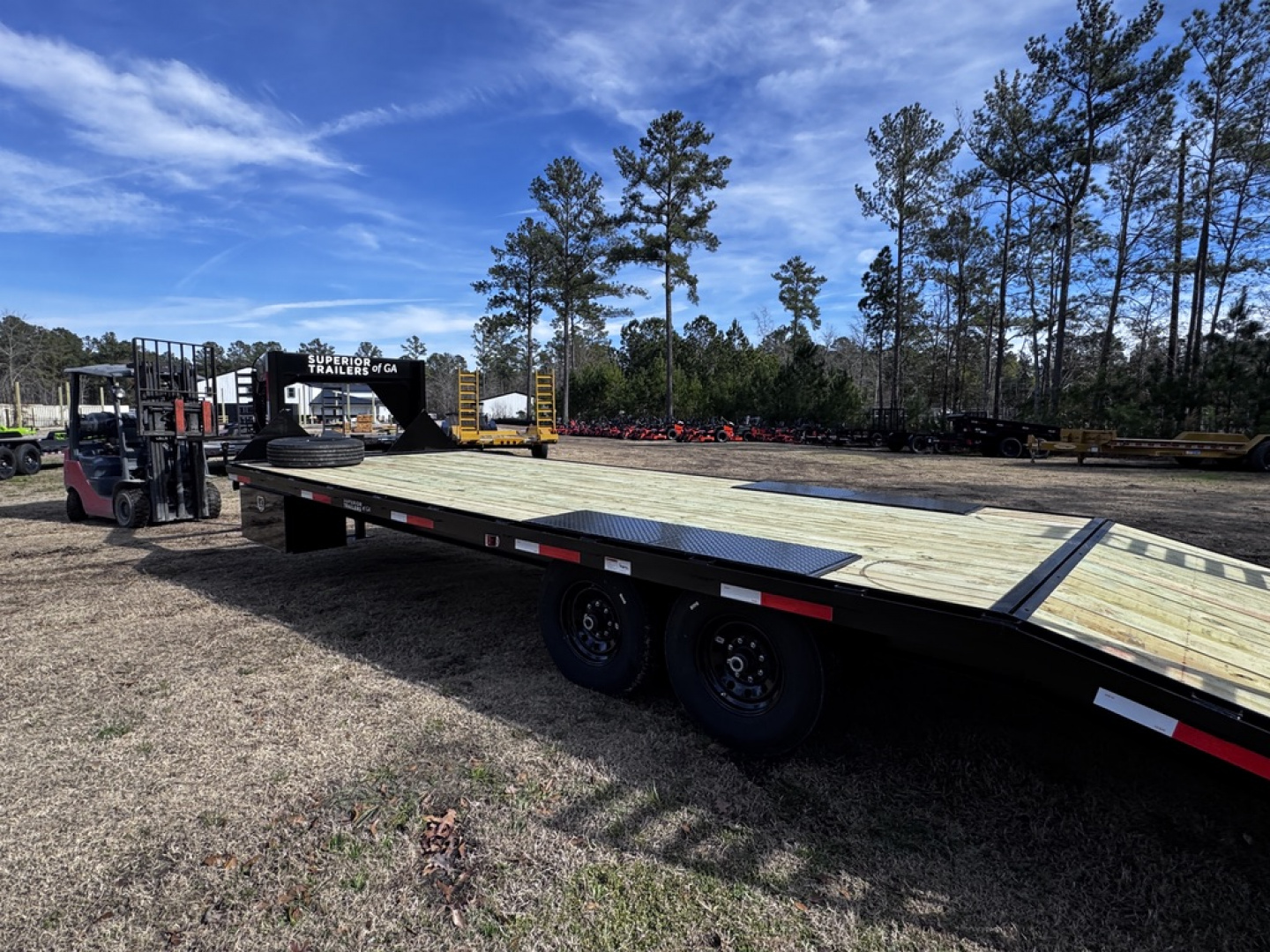 New 2026 Superior Manufacturing 8.5X24 DECKOVER GN Equipment Trailer
