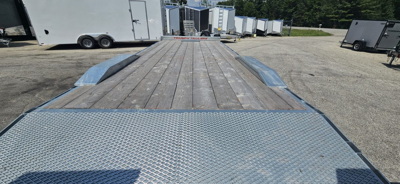 New 102X20+4 GALVANIZED DRIVEROVER EQUIPMENT TRAILER 7 K AXLES 2026 TRIUMPH