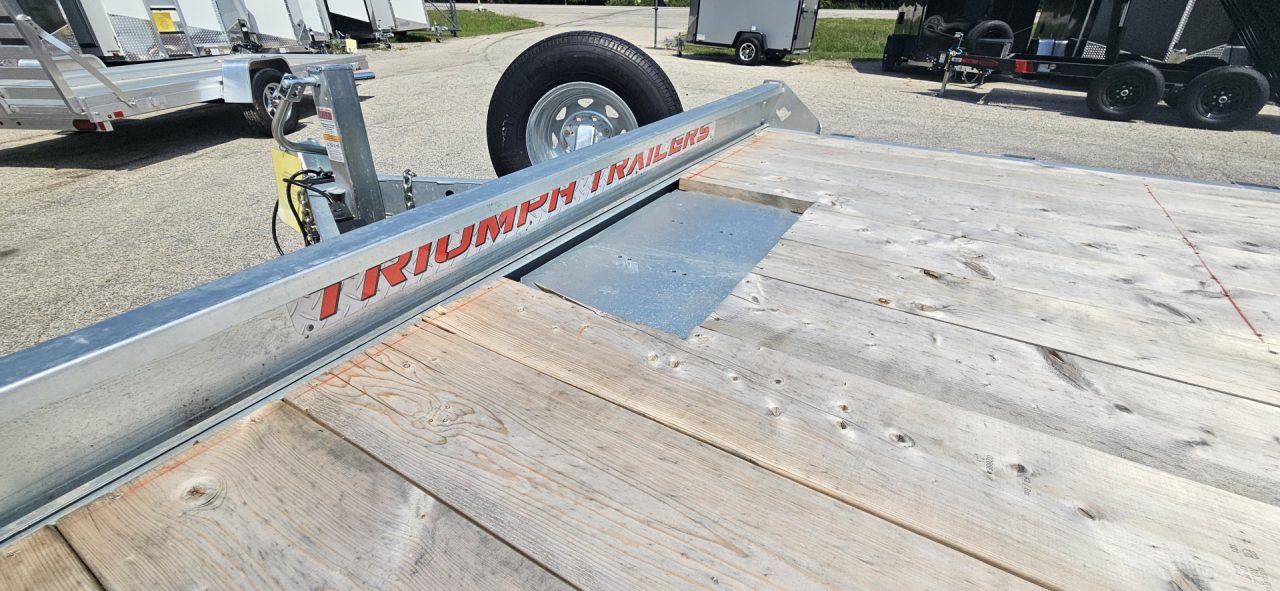 New 102X20+4 GALVANIZED DRIVEROVER EQUIPMENT TRAILER 7 K AXLES 2026 TRIUMPH
