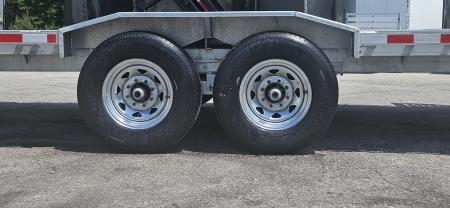 New 102X20+4 GALVANIZED DRIVEROVER EQUIPMENT TRAILER 7 K AXLES 2026 TRIUMPH