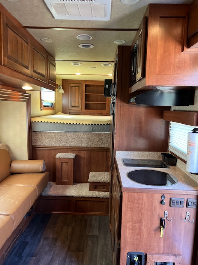 Used 2015 Shadow 3 horse w/12' lq midtack and genand midtack Horse Trailer