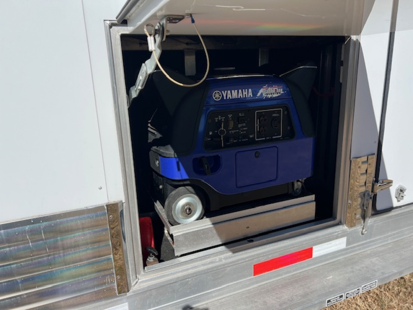 Used 2015 Shadow 3 horse w/12' lq midtack and genand midtack Horse Trailer