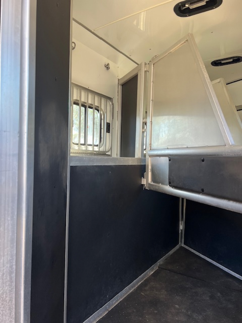 Used 2015 Shadow 3 horse w/12' lq midtack and genand midtack Horse Trailer