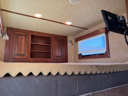 Used 2015 Shadow 3 horse w/12' lq midtack and genand midtack Horse Trailer