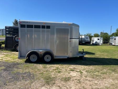 Used 2006 Circle J 2 horse slant with dressing room Horse Trailer