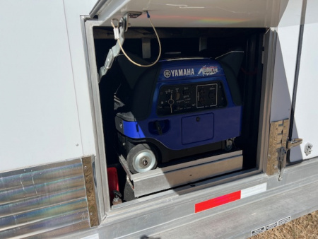 Used 2015 Shadow 3 horse w/12' lq midtack and genand midtack Horse Trailer