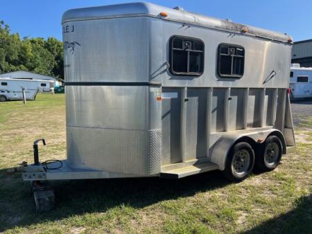 Used 2006 Circle J 2 horse slant with dressing room Horse Trailer