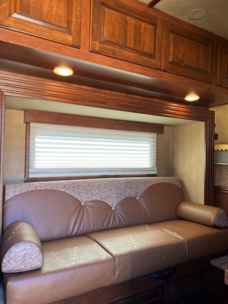 Used 2015 Shadow 3 horse w/12' lq midtack and genand midtack Horse Trailer